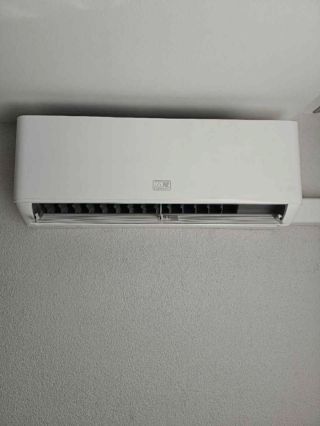 Vonku tropy, vnútri Aljaška! ❄️😎 Zase raz sme niekomu zachránili leto 😅 Klimatizácia v byte úspešne namontovaná, zákazník...